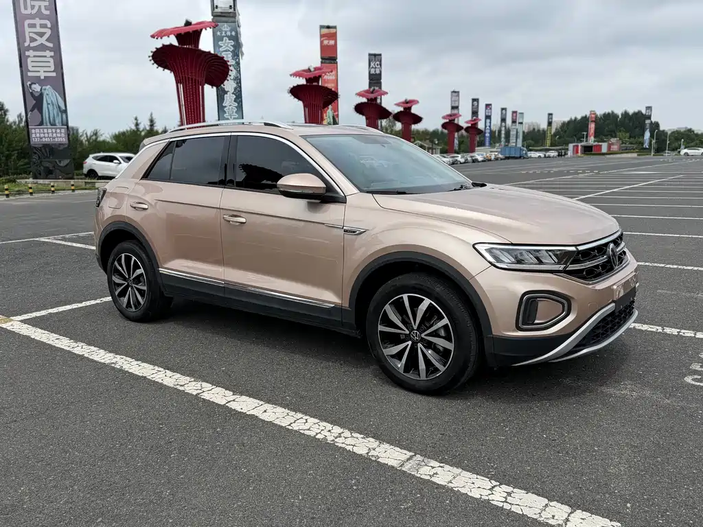 Volkswagen T-Roc 2023 — фото 3