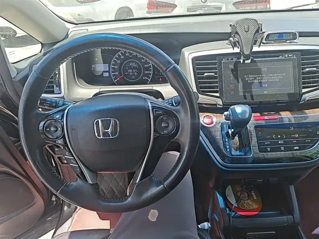 Honda Odyssey 2018 — фото 10