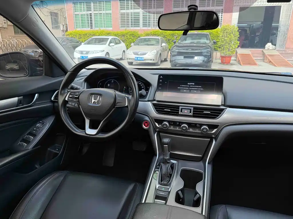 Honda Accord 2023 — фото 11