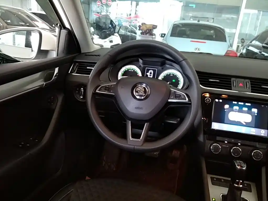 Skoda Octavia 2019 — фото 11