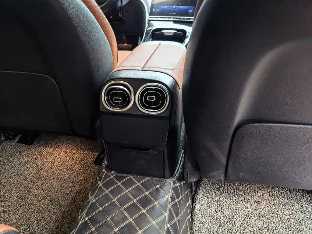 Mercedes-Benz C-Class 2022 — фото 8