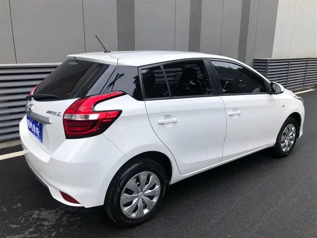 Toyota Yaris L 2019 — фото 12