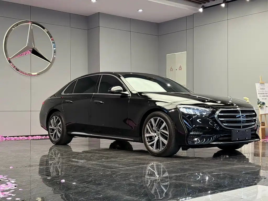 Mercedes-Benz E-Class 2025 — фото 3