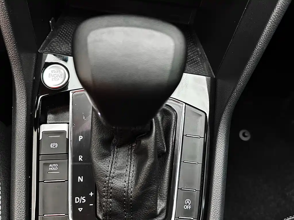 Volkswagen Tiguan L 2023 — фото 13