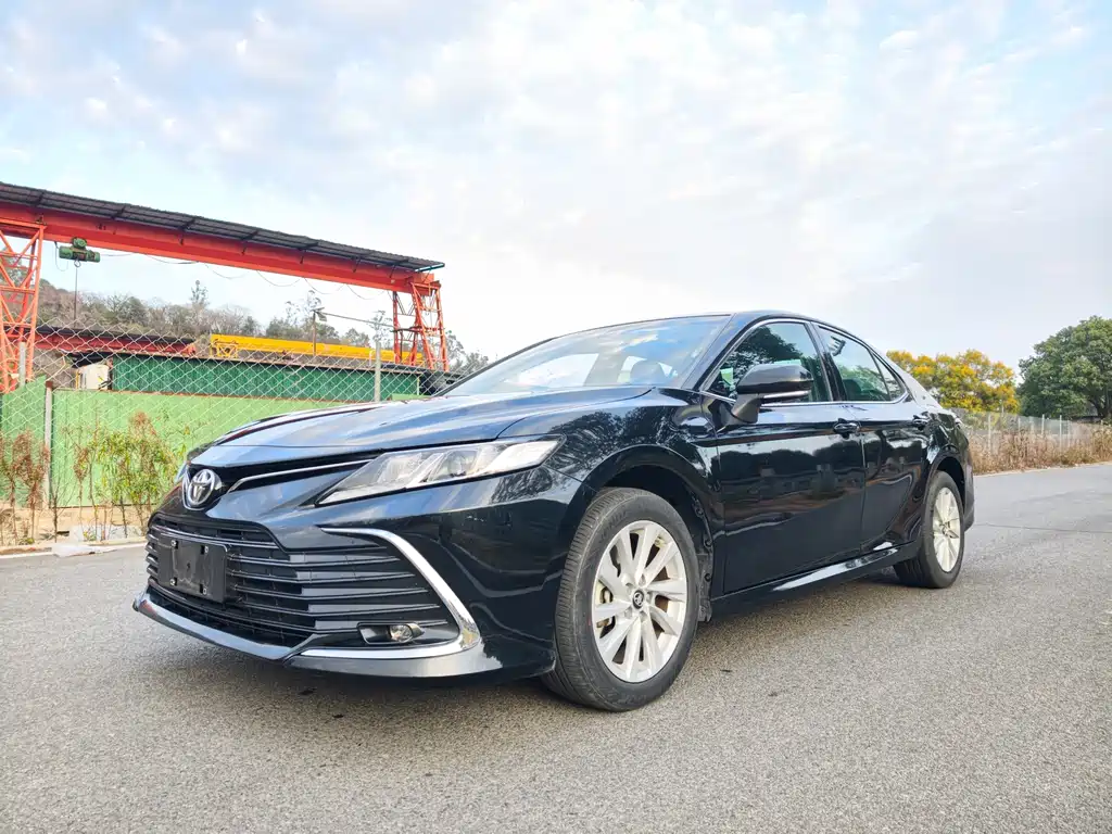 Toyota Camry 2024 — фото 2