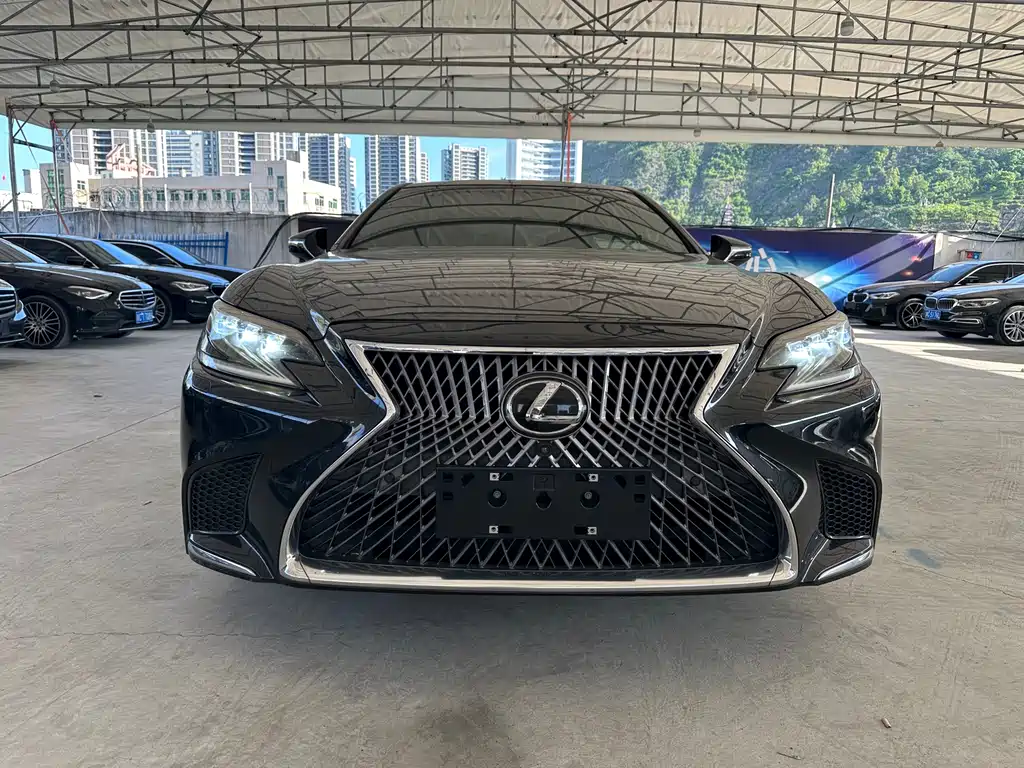 Lexus LS 2018 — фото 2