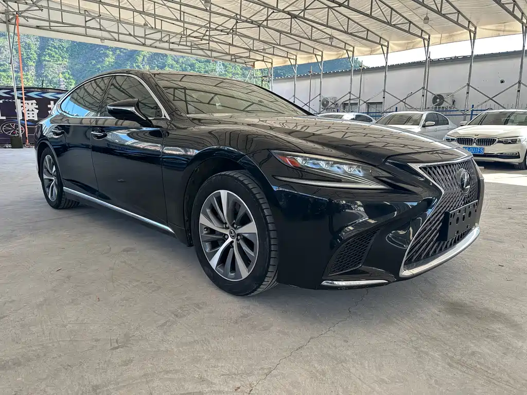 Lexus LS 2018 — фото 10