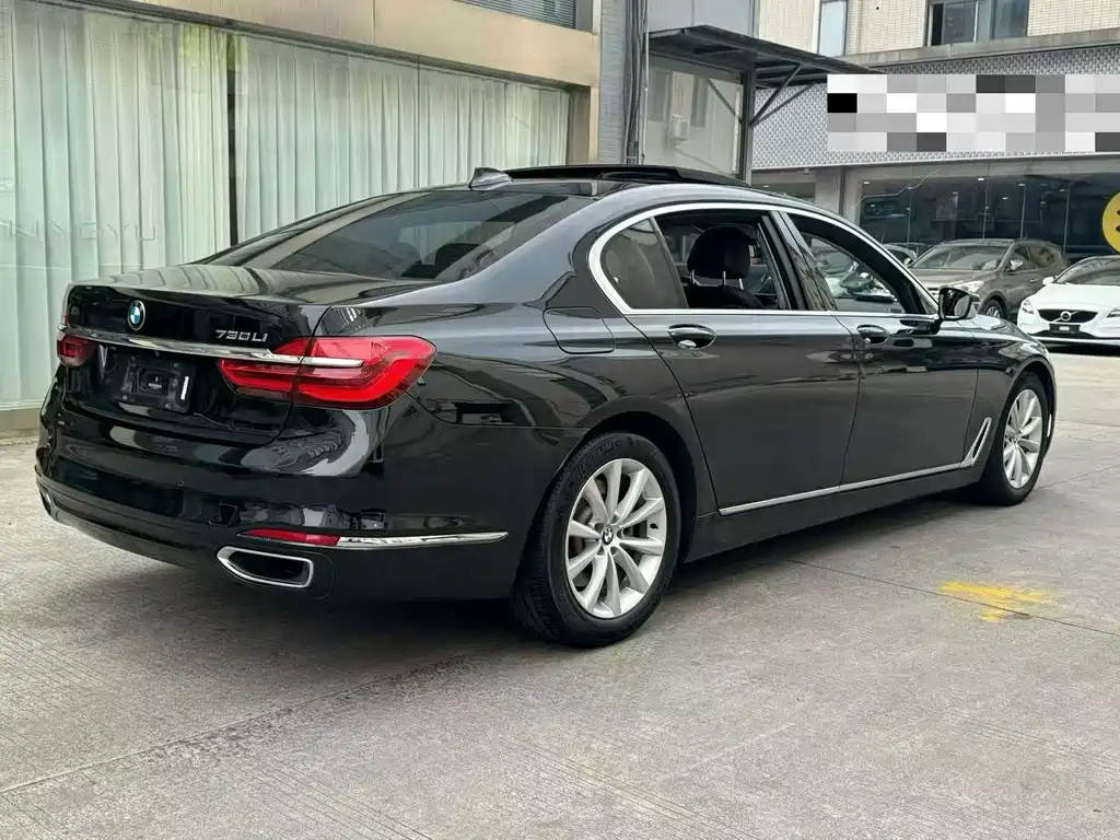 BMW 7 Series 2017 — фото 9