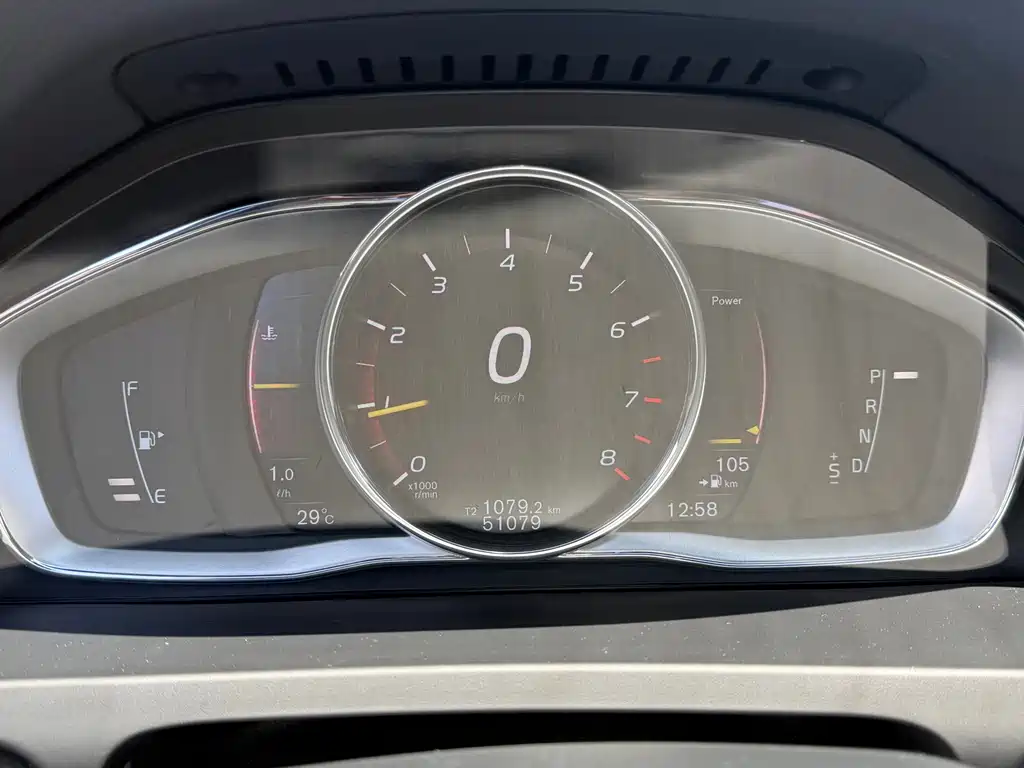 Volvo S60 2018 — фото 13