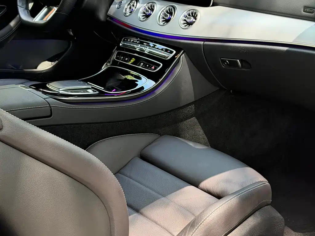 Mercedes-Benz E-Class 2022 — фото 13