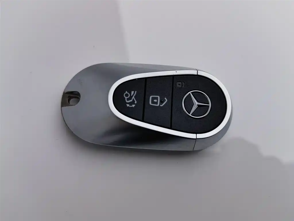 Mercedes-Benz C-Class 2025 — фото 19