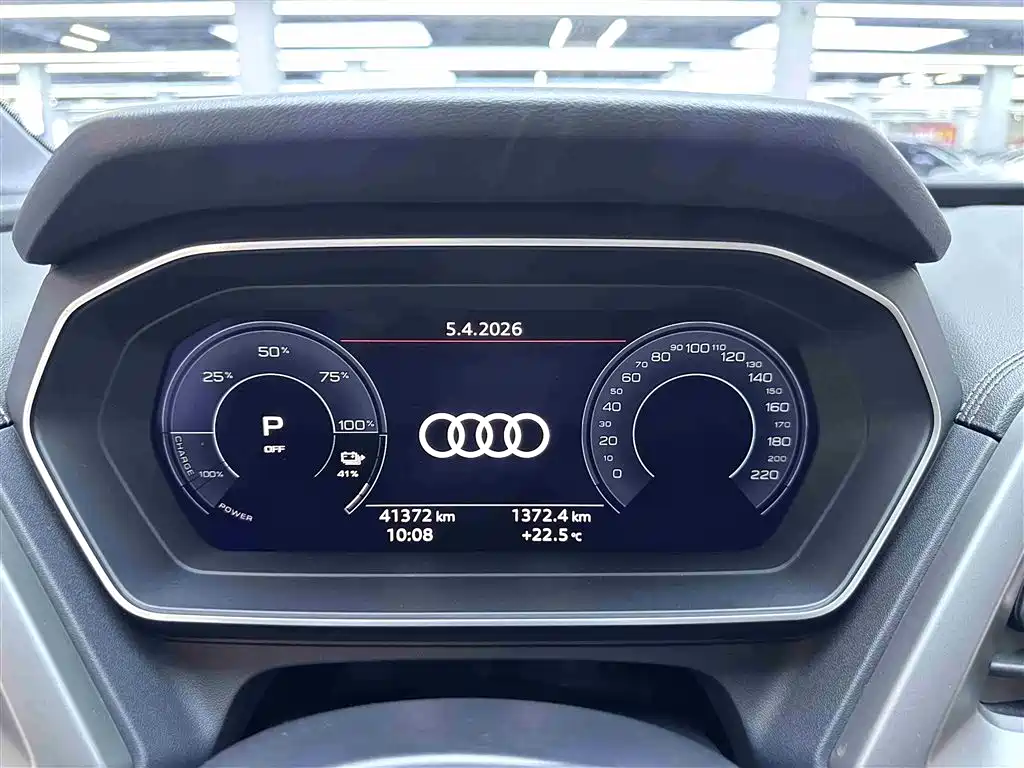 Audi Q4 e-tron 2023 — фото 10