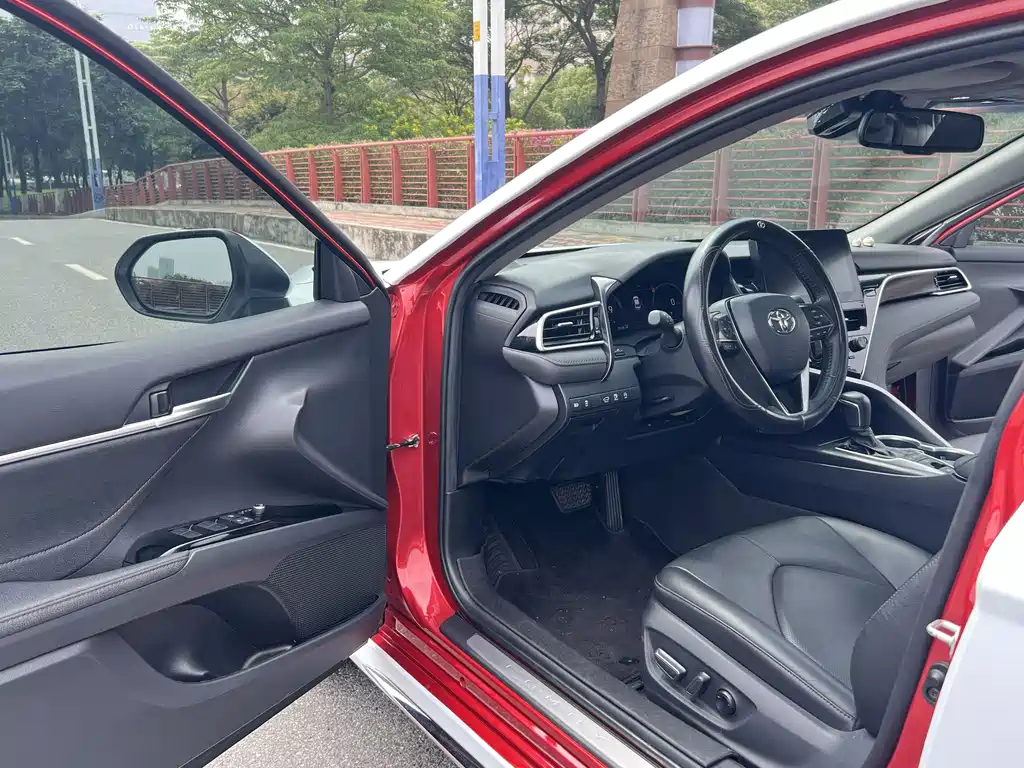 Toyota Camry 2023 — фото 10