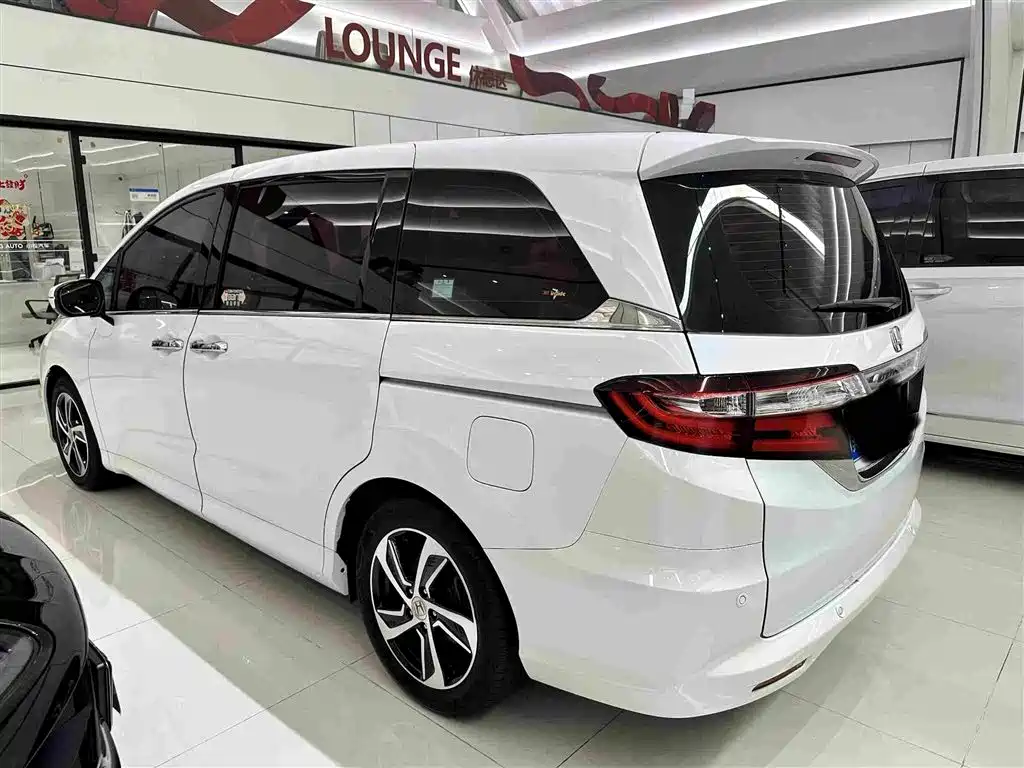 Honda Odyssey 2017 — фото 16