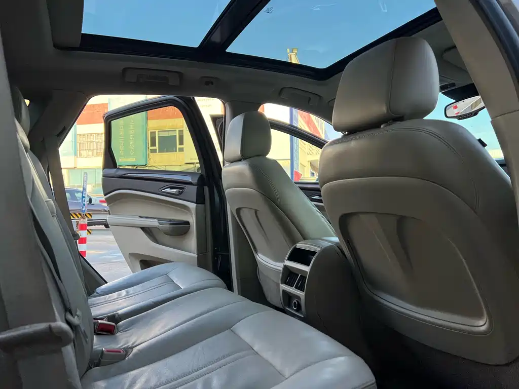 Cadillac SRX 2012 — фото 11