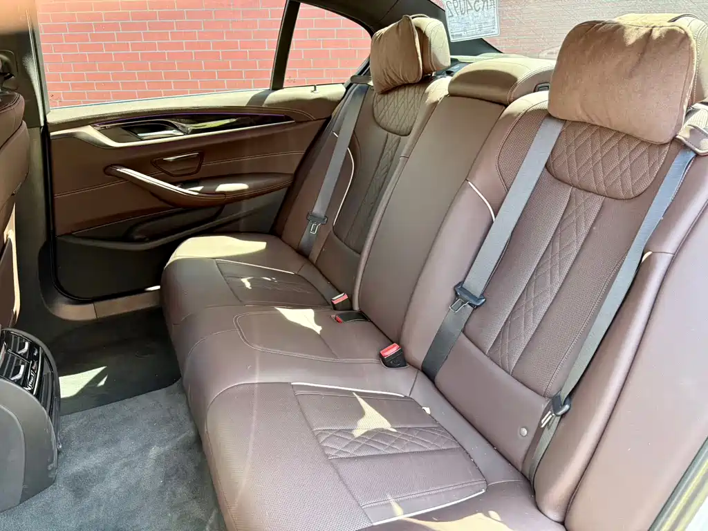 BMW 5 Series 2022 — фото 12