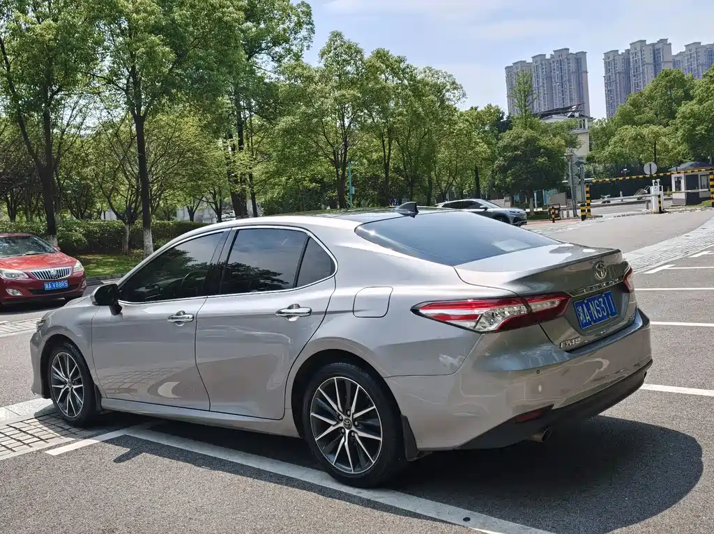 Toyota Camry 2022 — фото 6