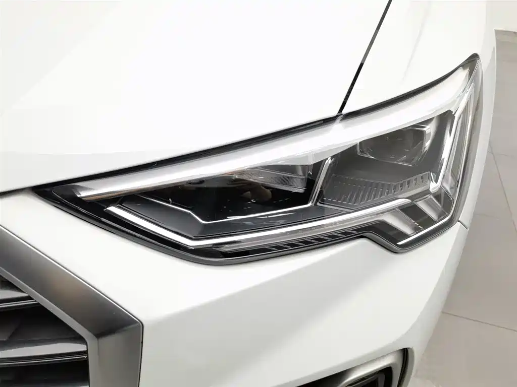 Audi Q3 2020 — фото 7