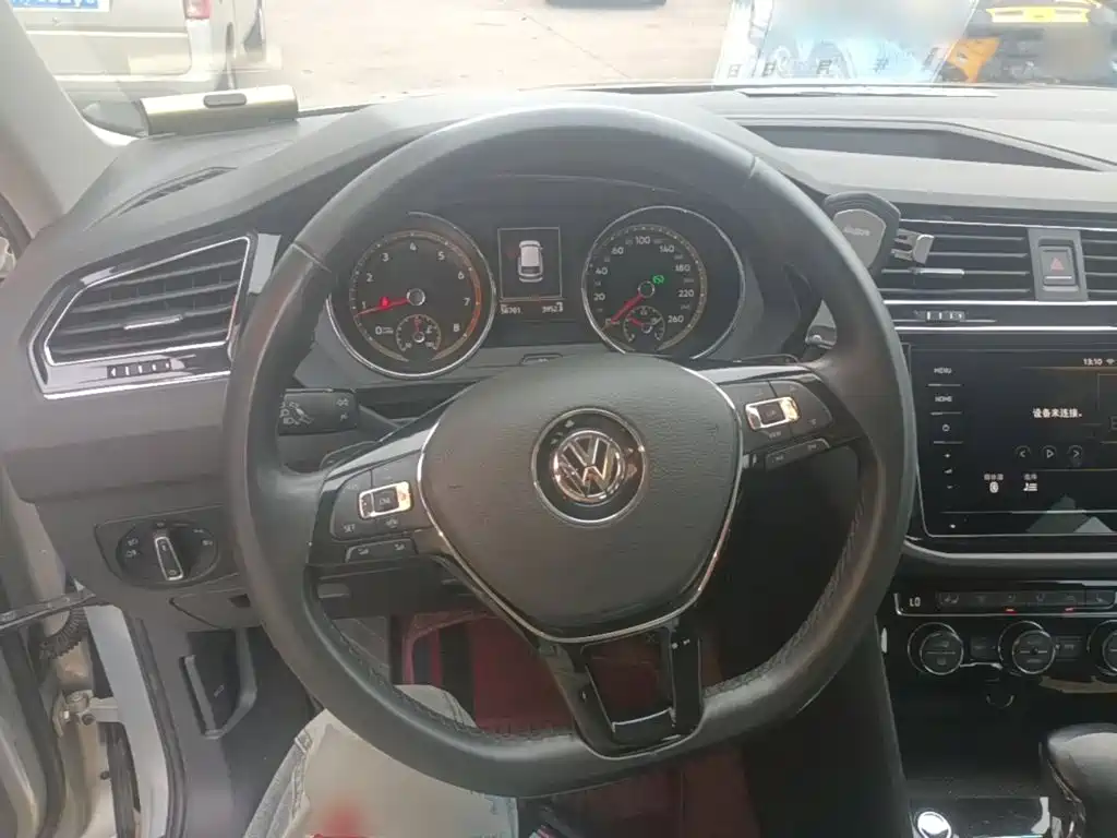 Volkswagen Tiguan L 2020 — фото 11