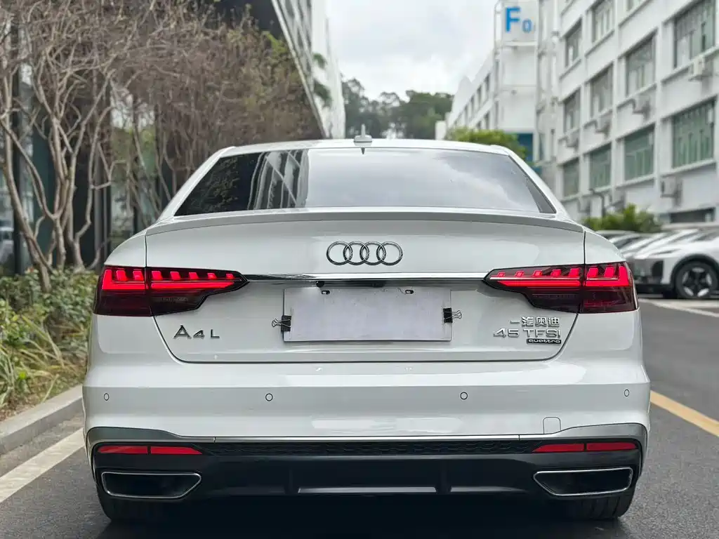 Audi A4L 2022 — фото 9