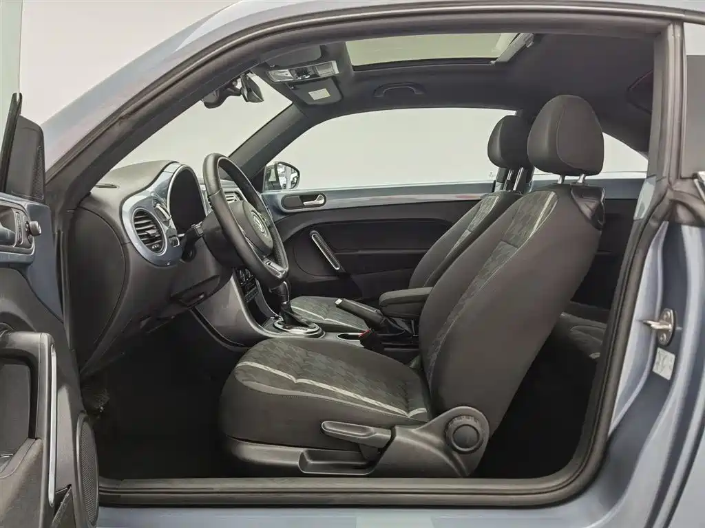 Volkswagen Beetle 2020 — фото 10