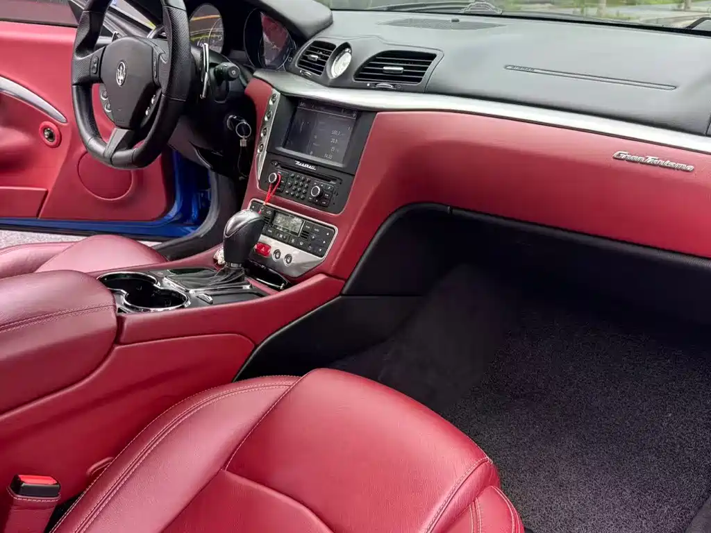 Maserati GranTurismo 2015 — фото 10