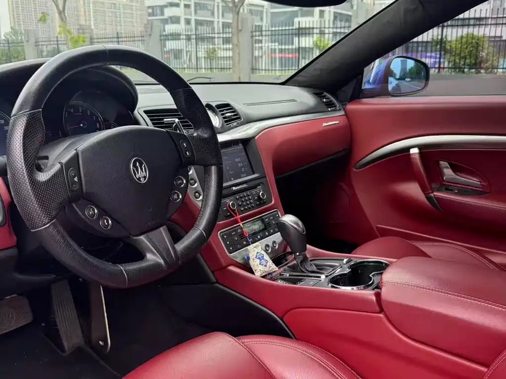 Maserati GranTurismo 2015 — фото 11