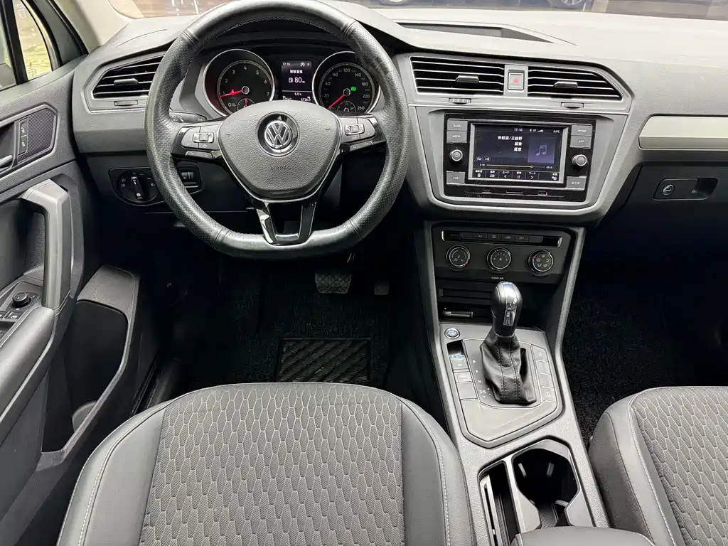 Volkswagen Tiguan L 2020 — фото 6