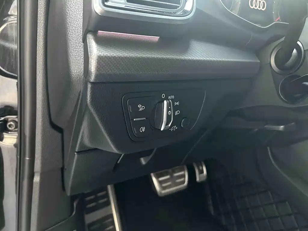 Audi Q5L Sportback 2024 — фото 11
