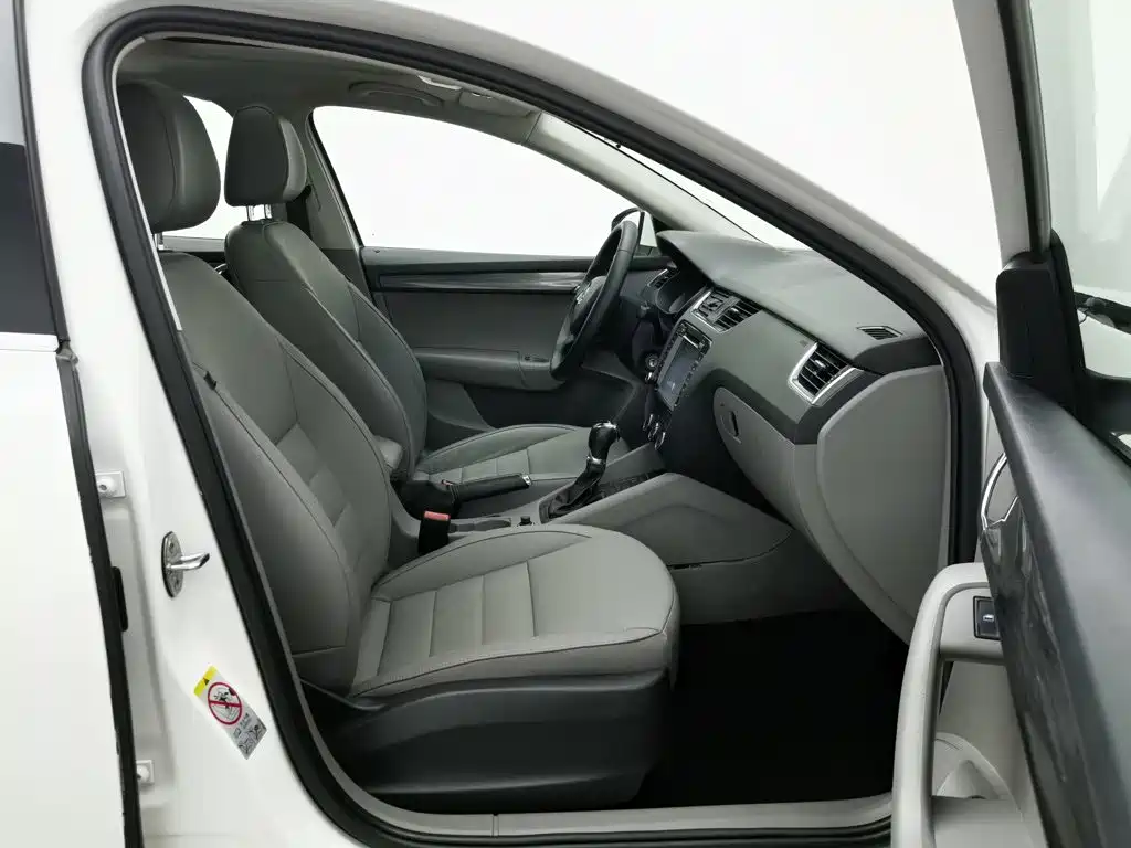 Skoda Octavia 2015 — фото 23