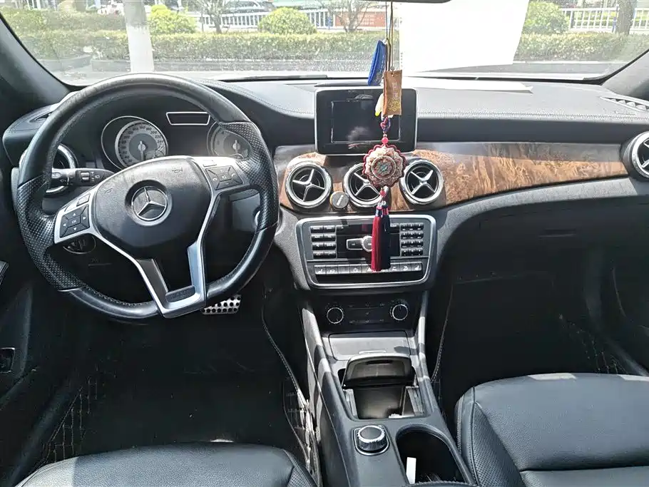 Mercedes-Benz GLA 2015 — фото 12