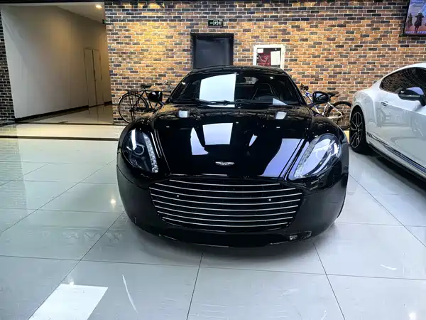 Aston Martin Rapide 2011