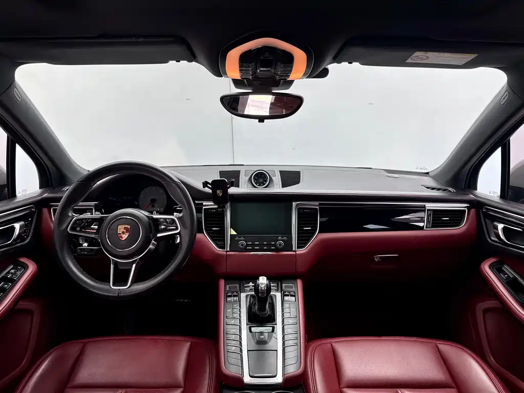 Porsche Macan 2017 — фото 18