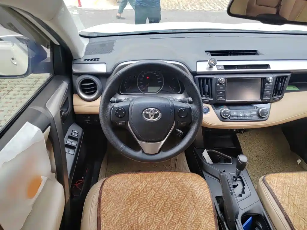 Toyota RAV4 2018 — фото 3