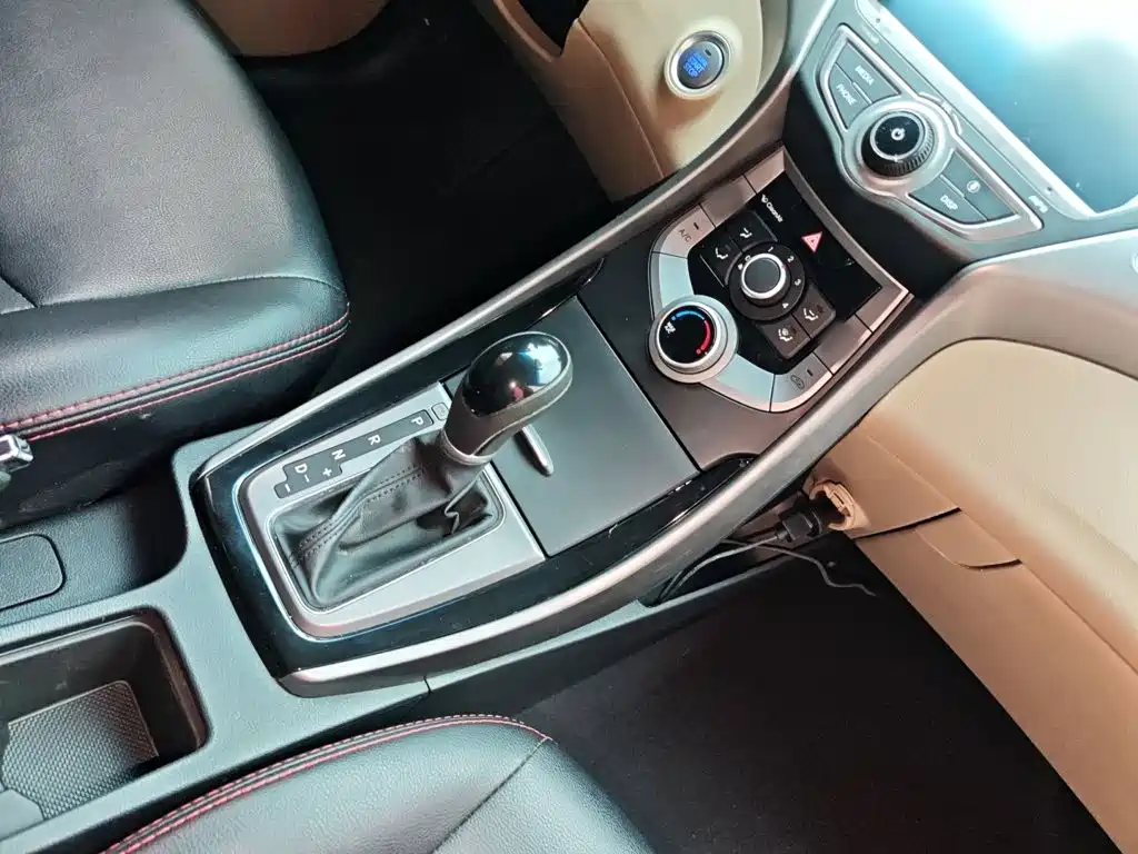 Hyundai Elantra Langdong 2016 — фото 18