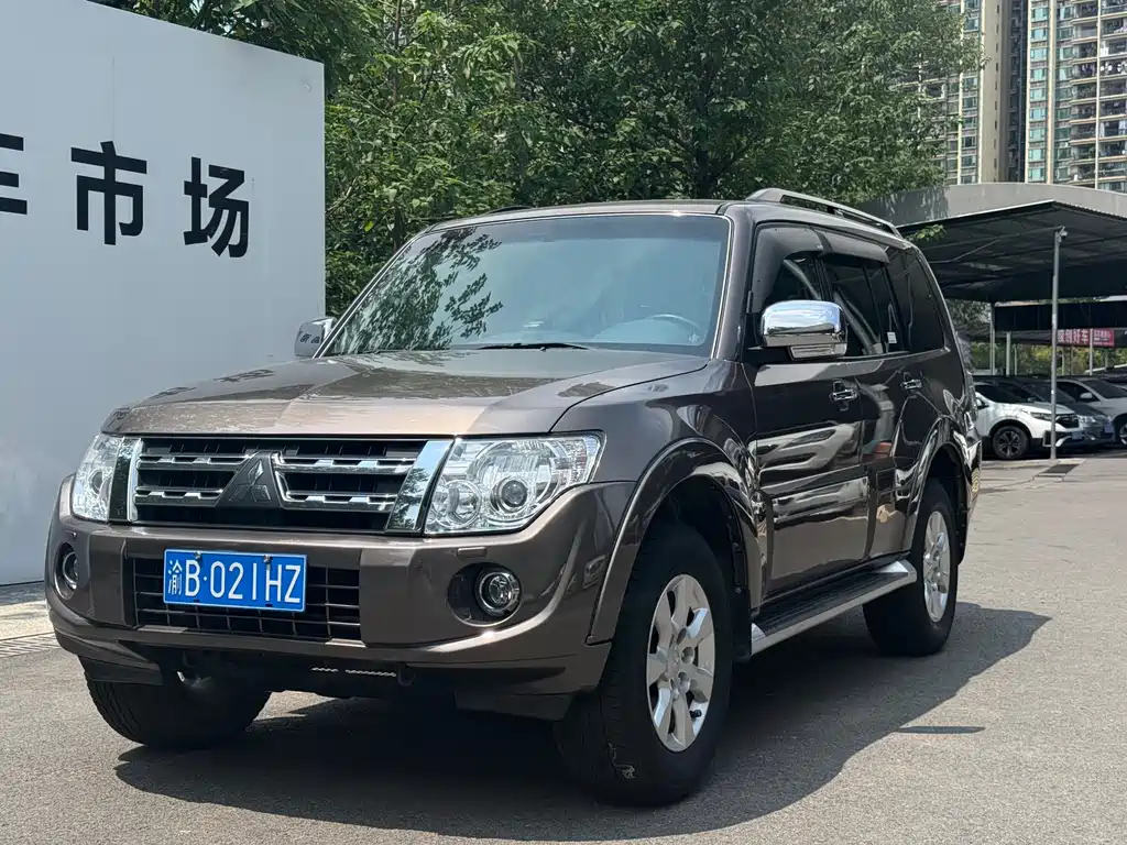 Mitsubishi Pajero 2014
