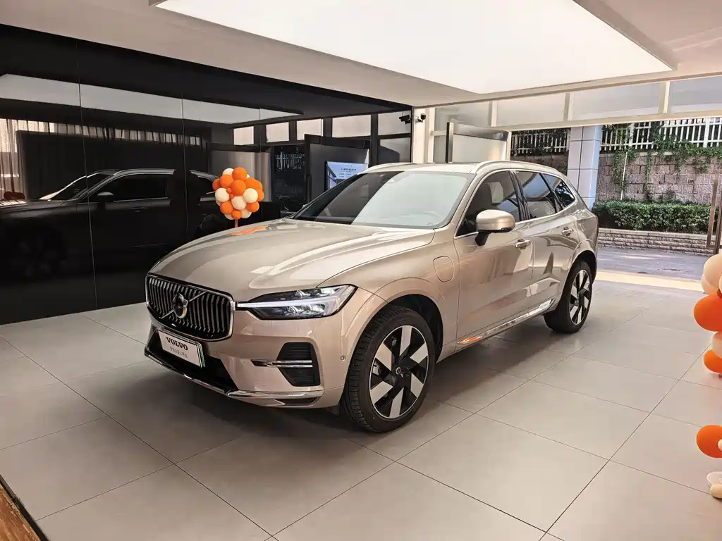 Volvo XC60 PHEV 2025