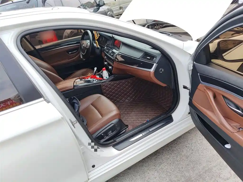 BMW 5 Series 2015 — фото 19