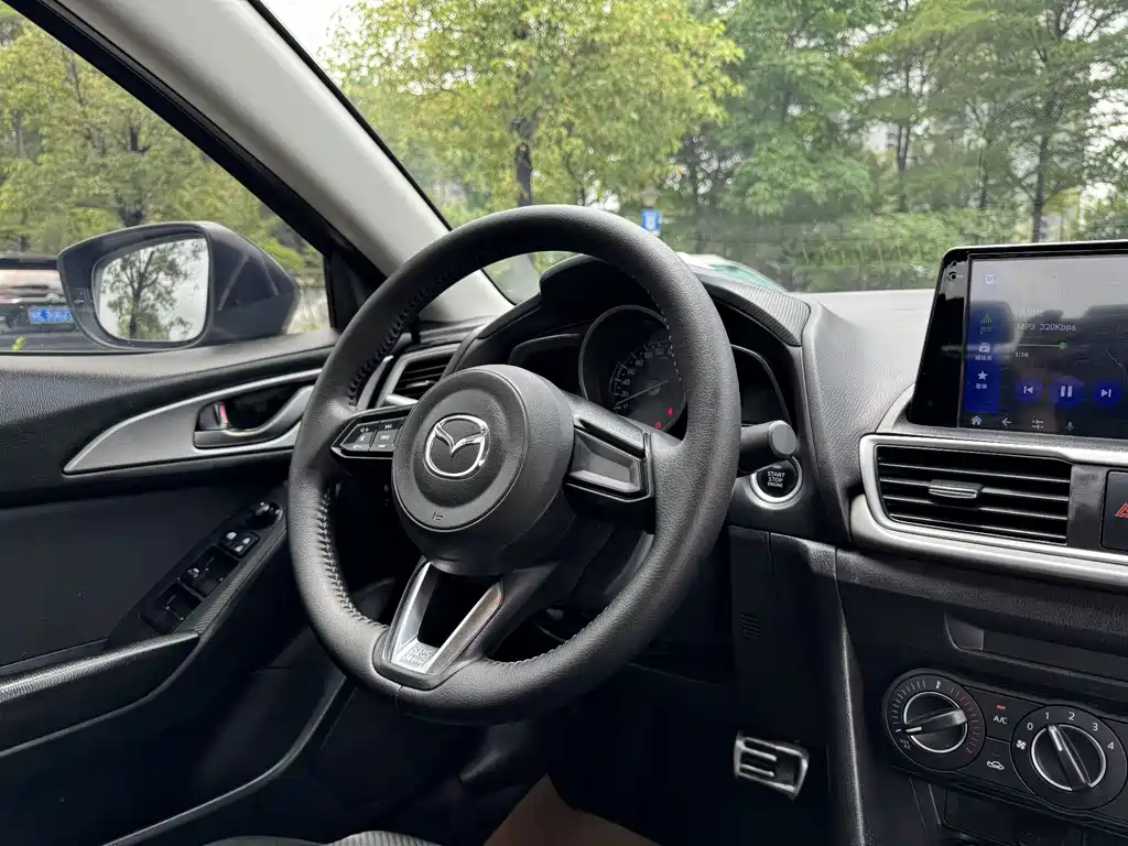 Mazda 3 Axela 2019 — фото 10