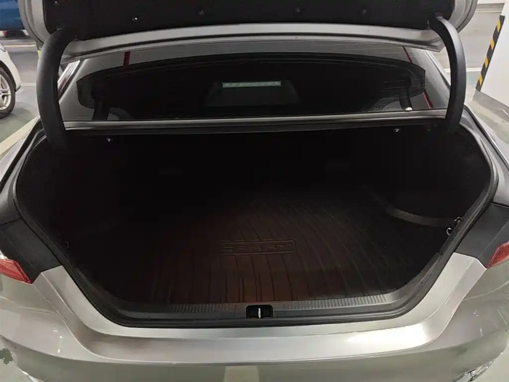 Toyota Camry 2023 — фото 19