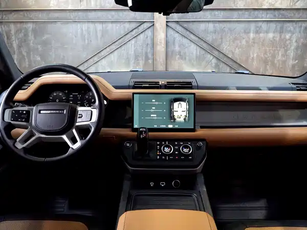 Land Rover Defender 2024