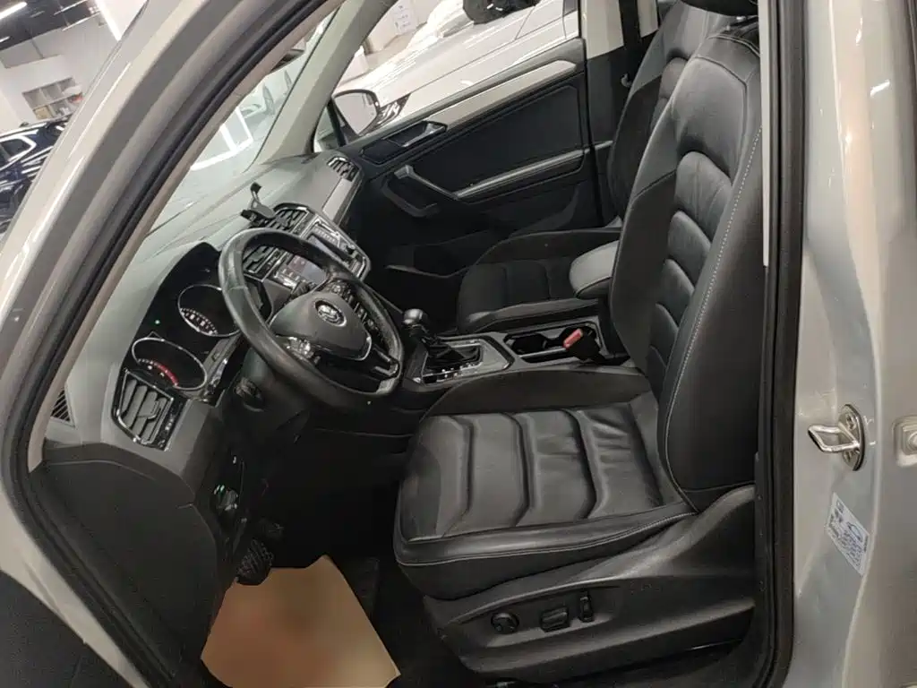 Volkswagen Tiguan L 2018 — фото 15