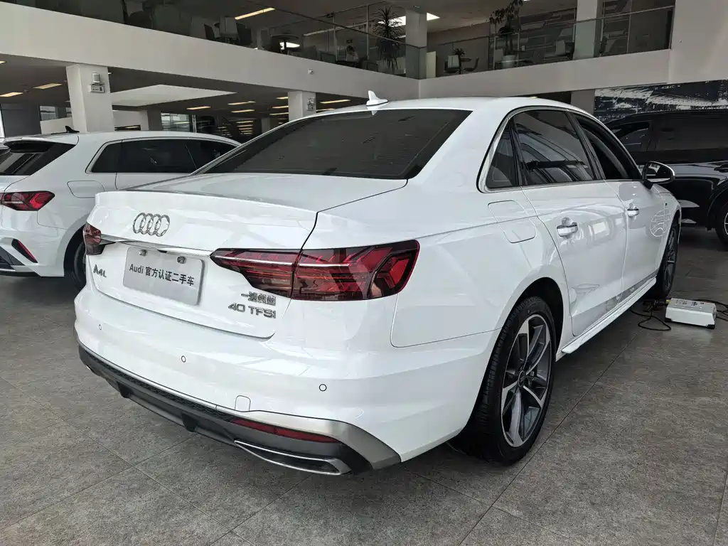 Audi A4L 2024 — фото 13