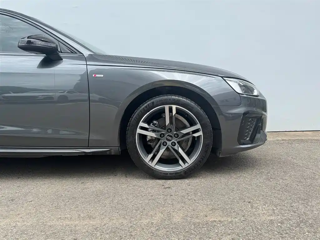 Audi A4L 2023 — фото 4