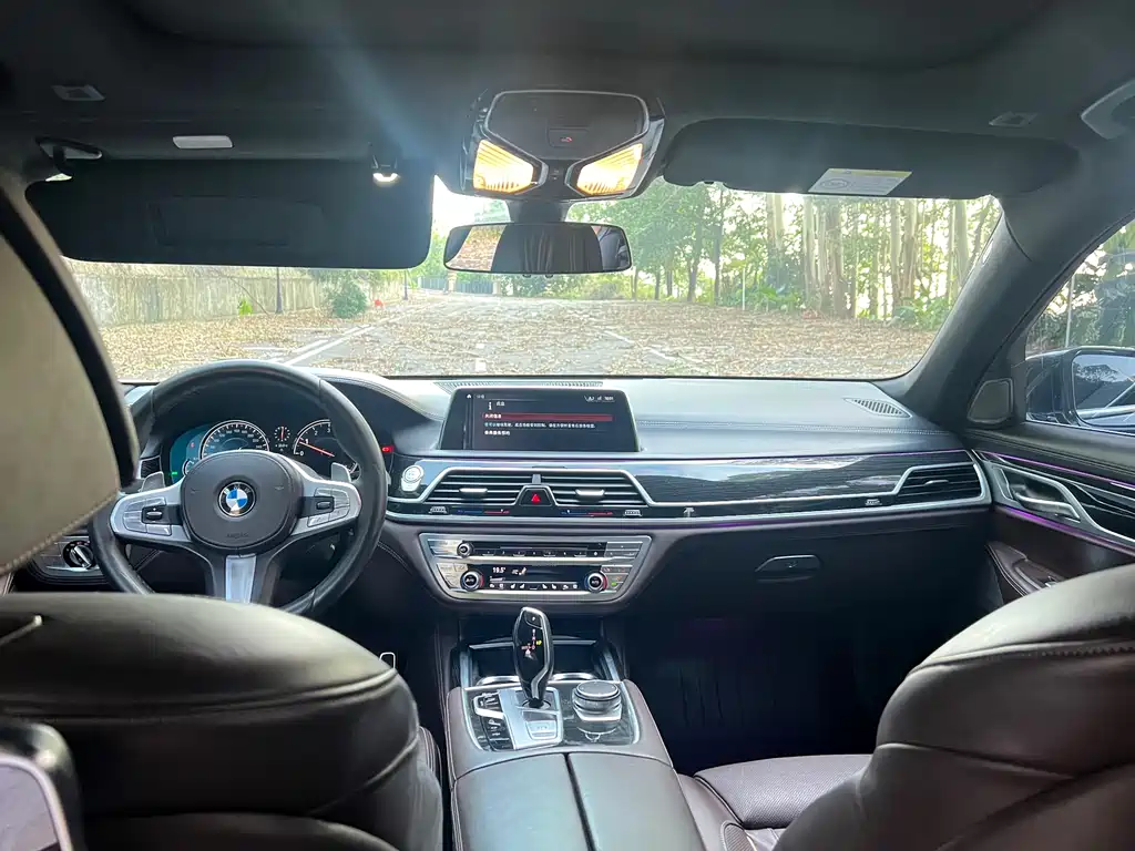 BMW 7 Series 2019 — фото 11