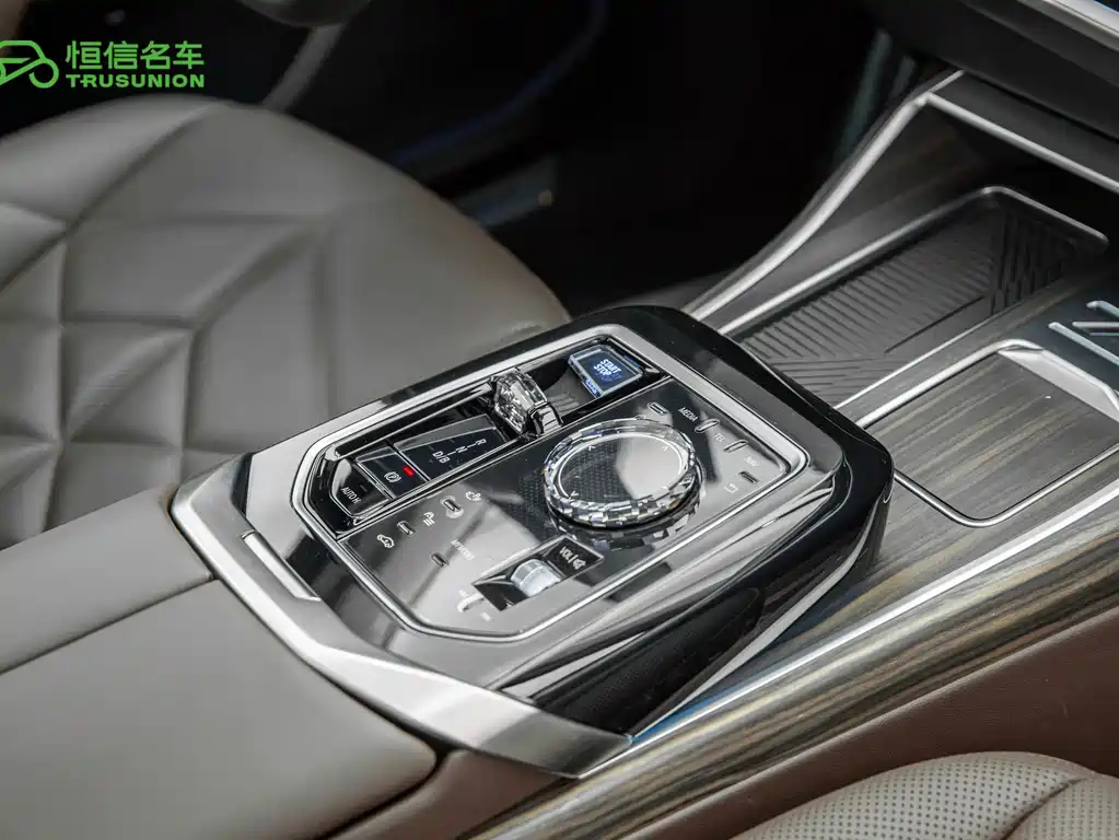 BMW i7 2023 — фото 18