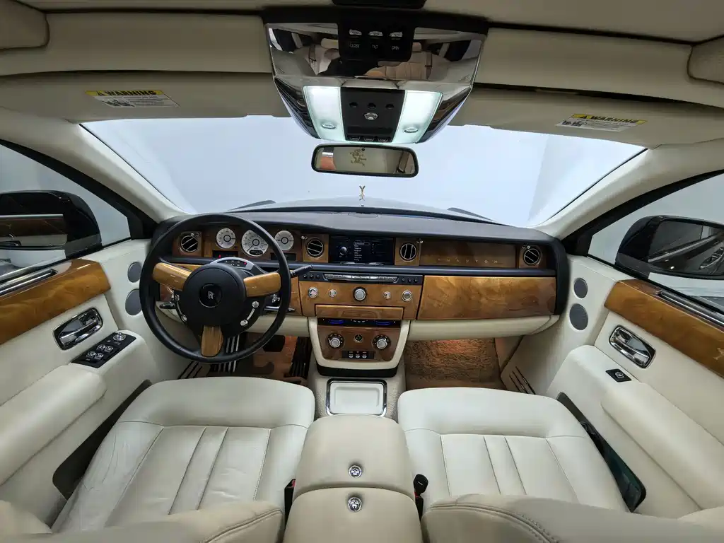 Rolls-Royce Phantom 2015 — фото 11
