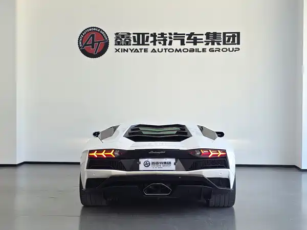 Lamborghini Aventador 2011