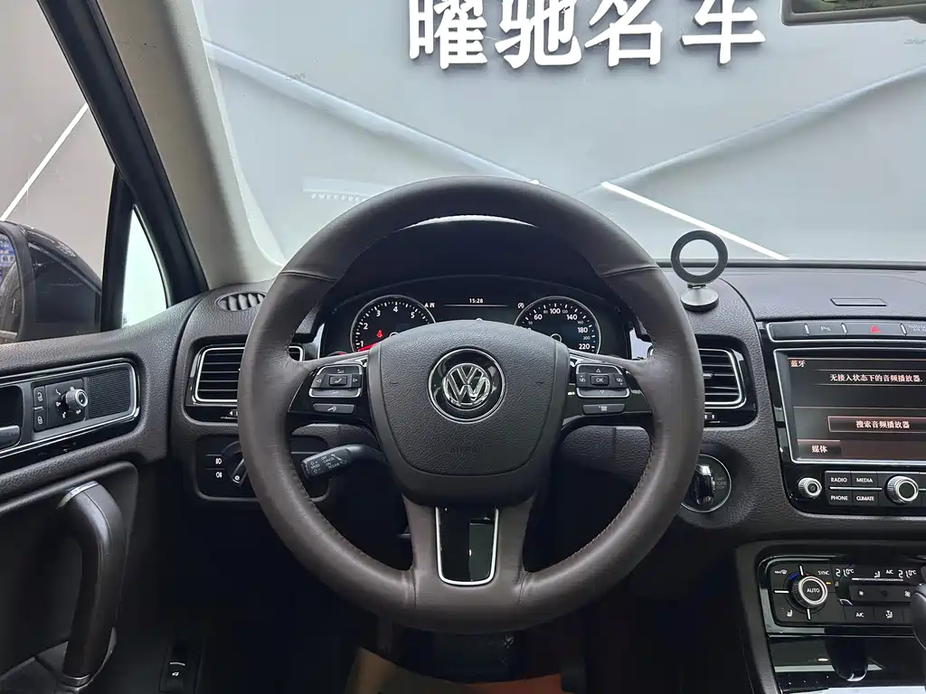 Volkswagen Touareg 2017 — фото 11
