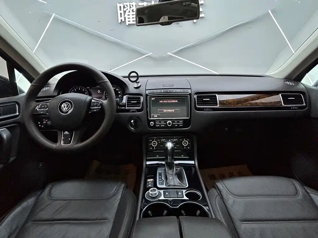 Volkswagen Touareg 2017 — фото 10